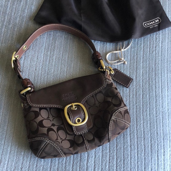 Coach Handbags - LIKE NEW Coach Soho Signature Buckle Flap Shoulder Purse
